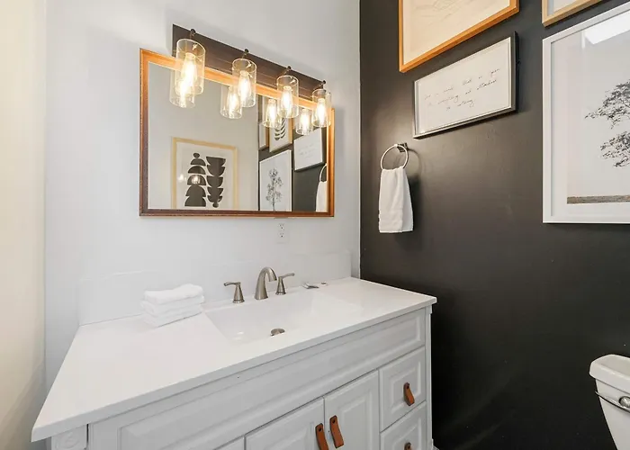 The Luxe Pearl Residences 870-5 *